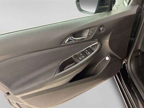 Used 2018 Chevrolet Cruze LT w/ Convenience Package image 13