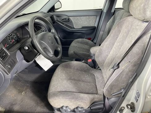 Used 2003 Hyundai Elantra GLS FWD image 2