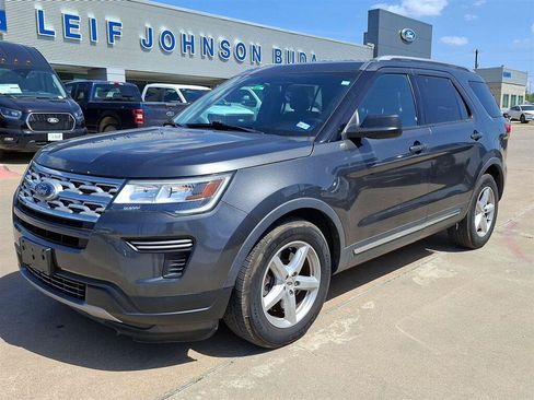 Used 2019 Ford Explorer XLT FWD image 3