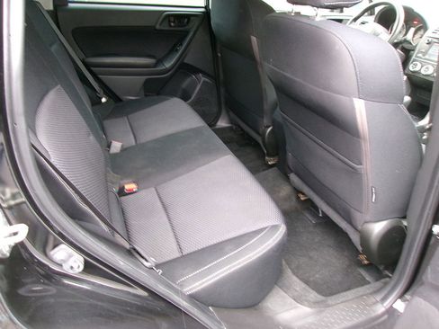 Used 2017 Subaru Forester 2.5i w/ Alloy Wheel Package image 11