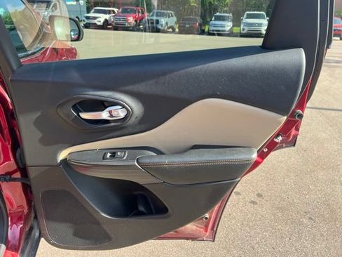 Used 2015 Jeep Cherokee Limited FWD image 11