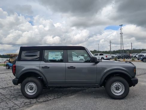 New 2025 Ford Bronco 4-Door image 2