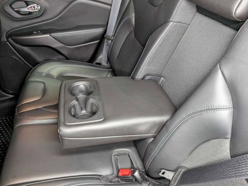 Used 2020 Jeep Cherokee Latitude Plus w/ Cold Weather Group AWD/4WD image 17
