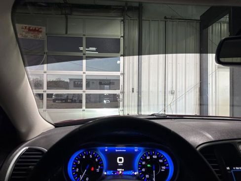 Used 2019 Chrysler 300 Touring w/ Sport Appearance Package image 9