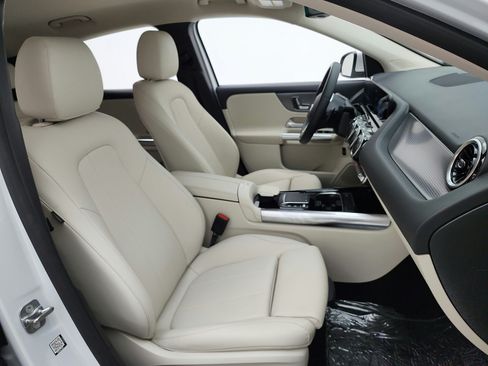 Used 2023 Mercedes-Benz GLA 250 w/ Premium Package image 18