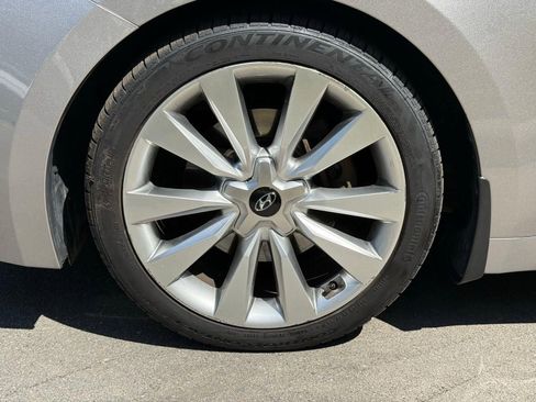 Used 2014 Hyundai Azera Limited w/ Option Group 02 FWD image 17