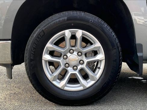 Used 2023 Chevrolet Silverado 1500 LT AWD/4WD image 7