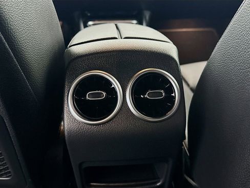 Used 2025 Mercedes-Benz GLB 250 image 23