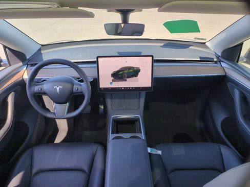 Used 2023 Tesla Model Y Long Range image 19