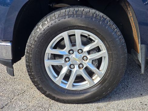 Used 2020 Chevrolet Silverado 1500 LT w/ LT Value Package AWD/4WD image 12