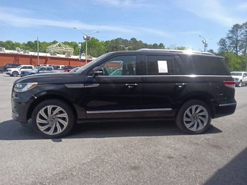 Used 2024 Lincoln Navigator Reserve AWD/4WD image 6