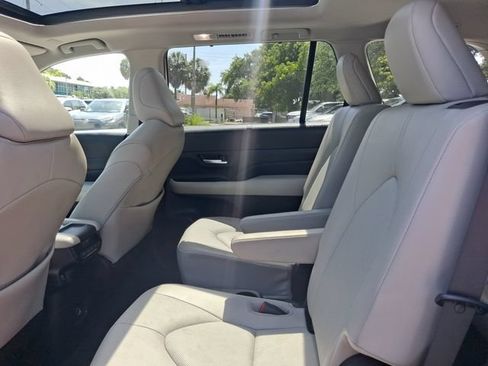 Used 2024 Toyota Grand Highlander AWD image 6