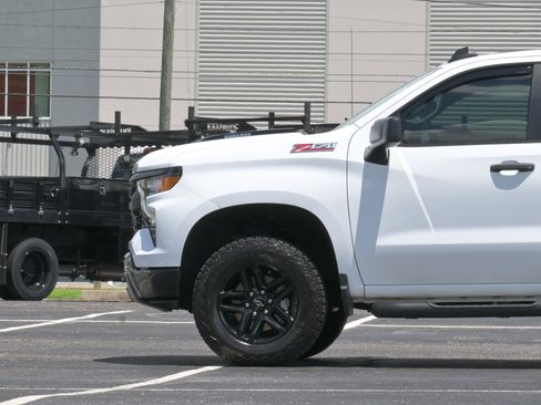 Used 2024 Chevrolet Silverado 1500 Custom Trail Boss AWD/4WD image 5