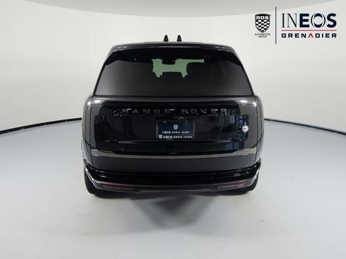 Used 2025 Land Rover Range Rover SV AWD/4WD image 8