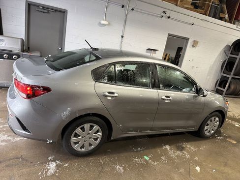 Used 2021 Kia Rio S image 3