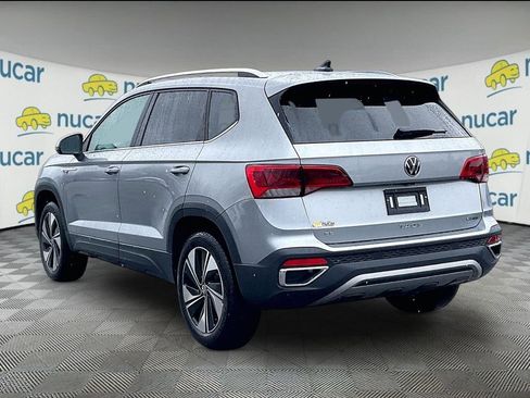 Used 2024 Volkswagen Taos SE w/ Panoramic Sunroof Package AWD/4WD image 4