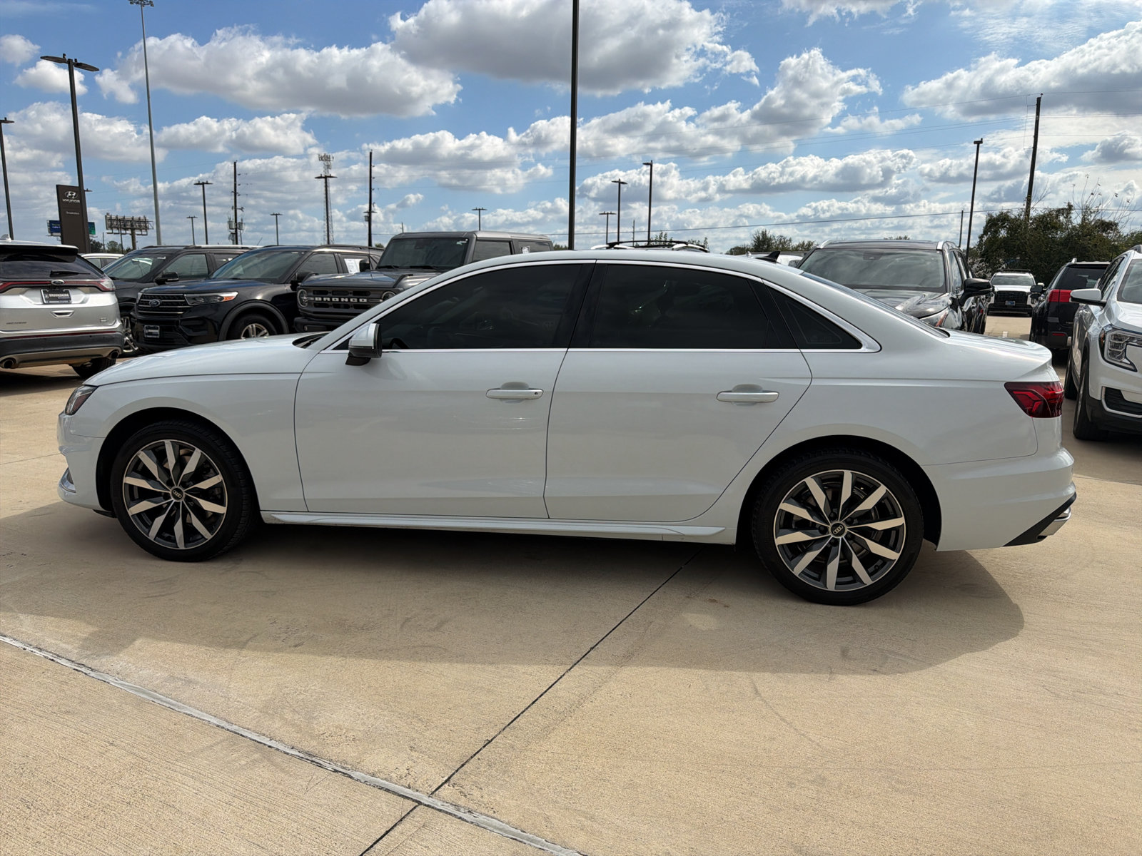 Used 2022 Audi A4 2.0T Premium Plus AWD/4WD image 9