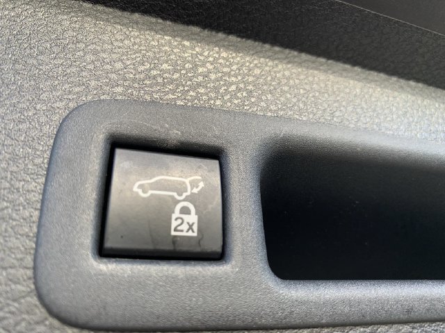 Used 2023 Toyota Sienna Limited FWD image 40