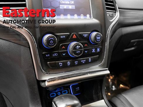 Used 2021 Jeep Grand Cherokee Laredo w/ Security & Convenience Group AWD/4WD image 20