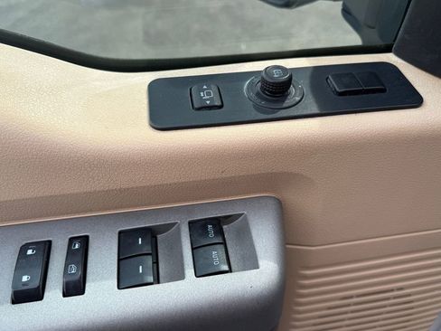 Used 2016 Ford F250 Lariat w/ Lariat Ultimate Package AWD/4WD image 13