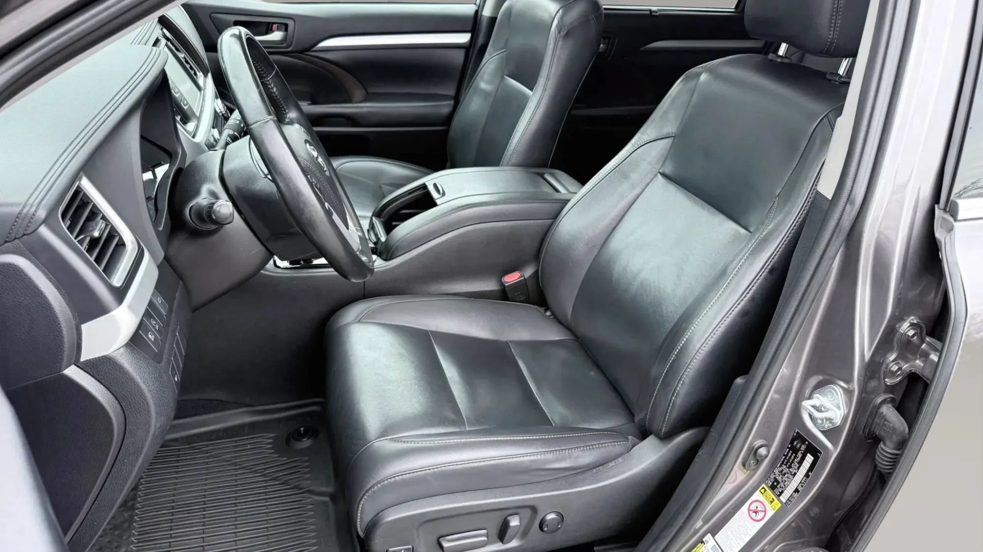 Used 2019 Toyota Highlander XLE AWD/4WD image 13