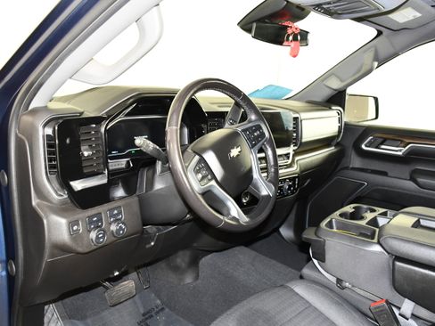 Used 2022 Chevrolet Silverado 1500 LT AWD/4WD image 38