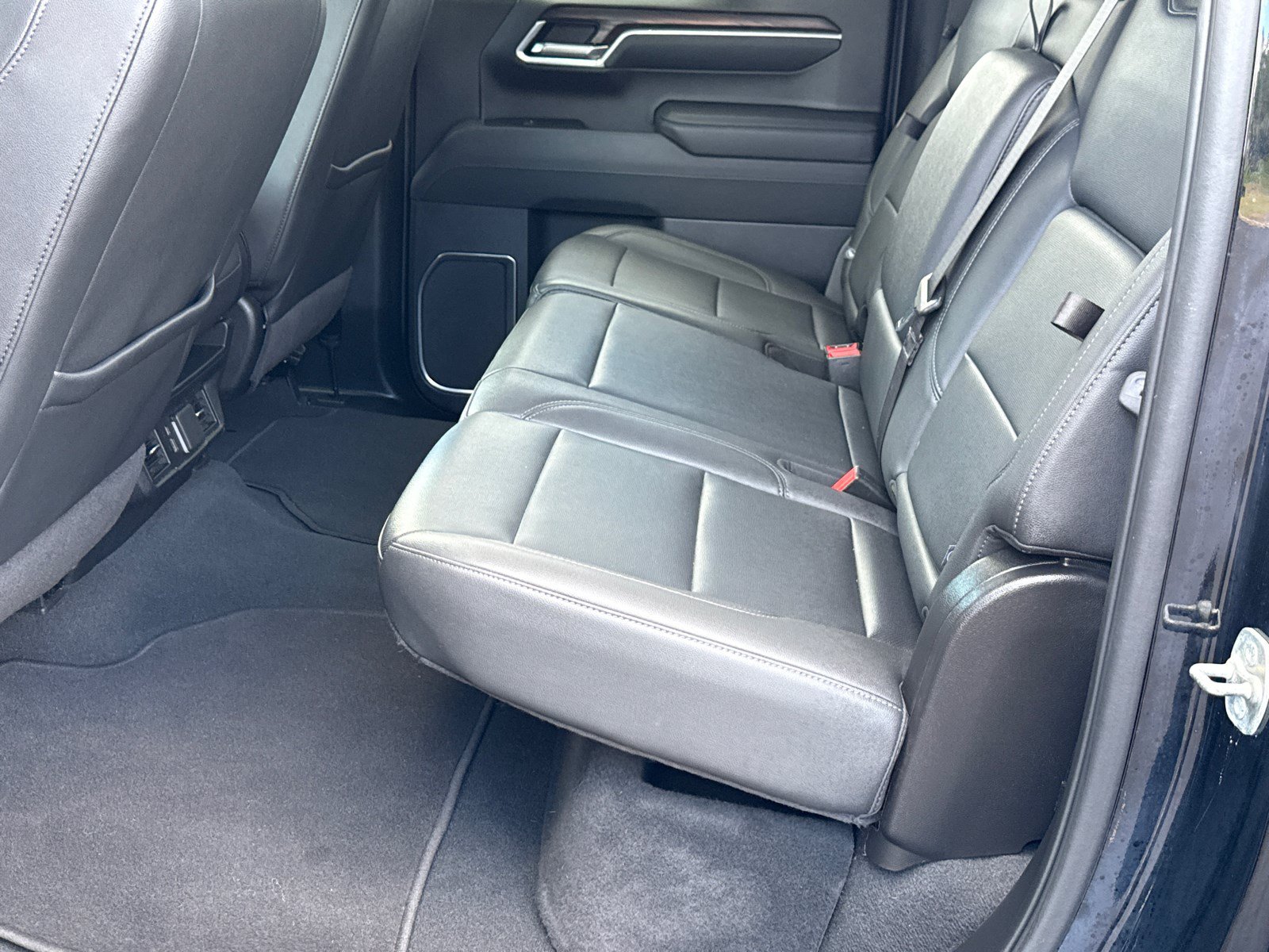 Used 2025 GMC Sierra 1500 SLT AWD/4WD image 21