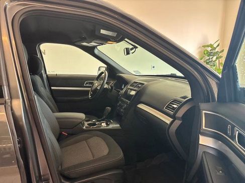 Certified 2017 Ford Explorer XLT w/ Equipment Group 201A FWD image 6