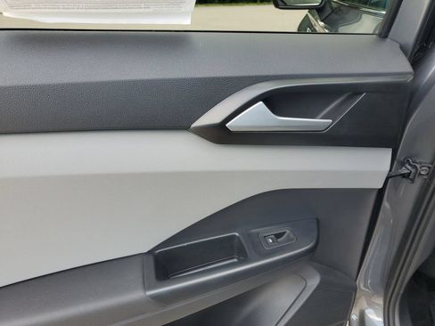 Certified 2022 Volkswagen Taos SE FWD image 18