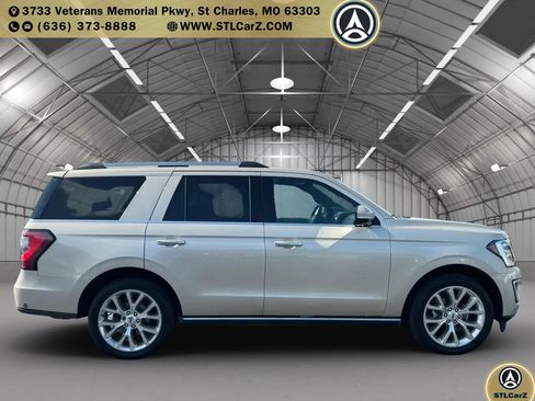 Used 2018 Ford Expedition Limited w/ Equipment Group 302A AWD/4WD image 2