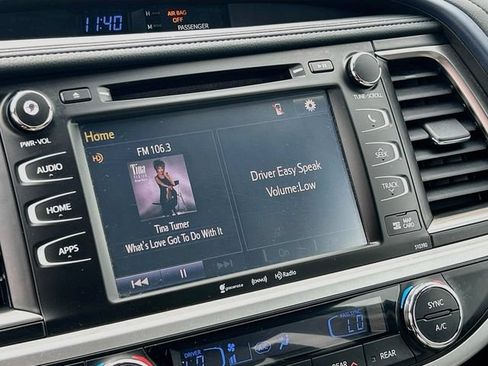 Used 2019 Toyota Highlander XLE AWD/4WD image 11