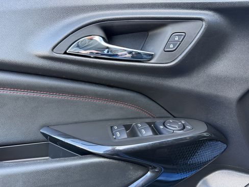 Used 2024 Chevrolet Trax RS w/ Sunroof Package image 17