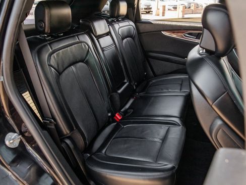 Used 2019 Lincoln Nautilus Reserve image 12