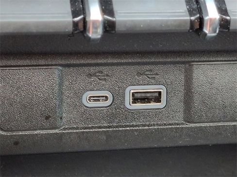 Used 2023 Chevrolet Colorado Z71 w/ Z71 Convenience Package 2 image 23