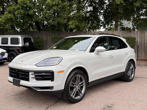 Used 2024 Porsche Cayenne AWD/4WD image 2