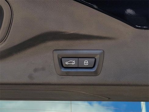 Used 2024 BMW X7 xDrive40i w/ Premium Package image 11