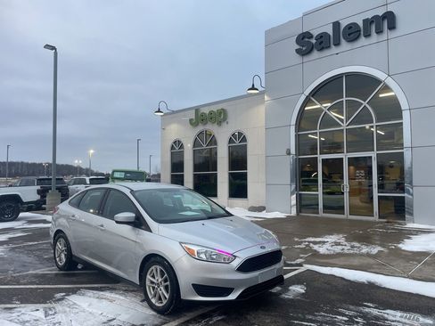 Used 2018 Ford Focus SE image 2