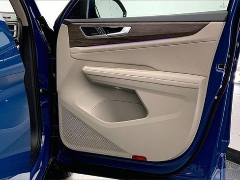 Used 2025 Volkswagen Atlas SEL Premium R-Line image 24