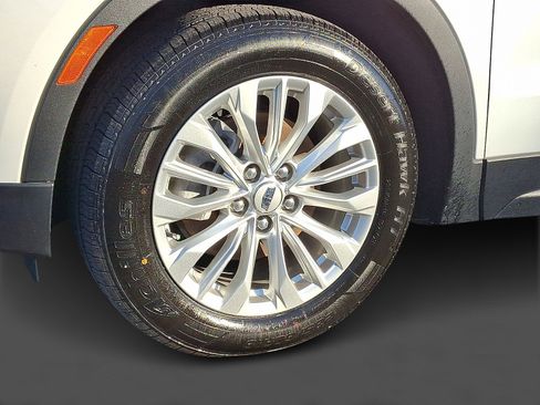 Used 2024 Cadillac XT4 Luxury w/ Cold Weather Package image 7