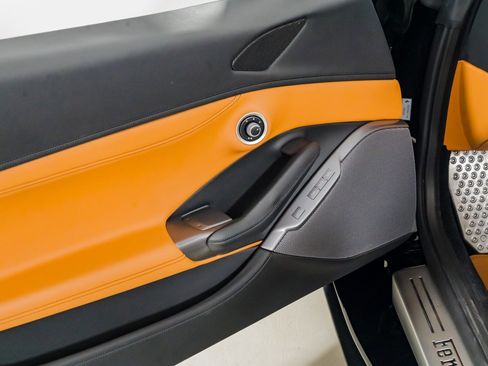 Used 2020 Ferrari Portofino image 31