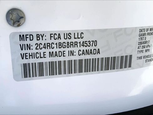 Certified 2024 Chrysler Pacifica Touring-L image 32