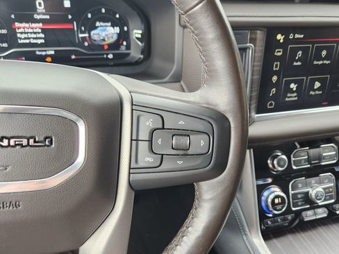 Used 2022 GMC Yukon XL Denali image 28