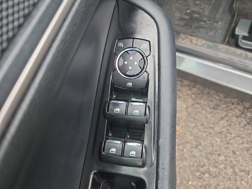 Used 2018 Ford Edge SEL w/ Equipment Group 201A AWD/4WD image 26