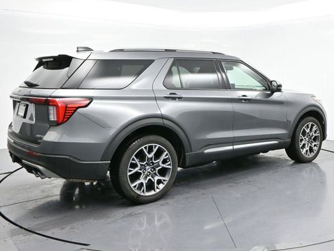 Used 2025 Ford Explorer Platinum w/ Ultimate Package AWD/4WD image 7