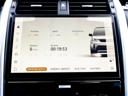 Certified 2024 Land Rover Discovery S image 27