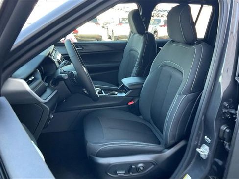 New 2025 Jeep Grand Cherokee Laredo X w/ Luxury Tech Group I image 8