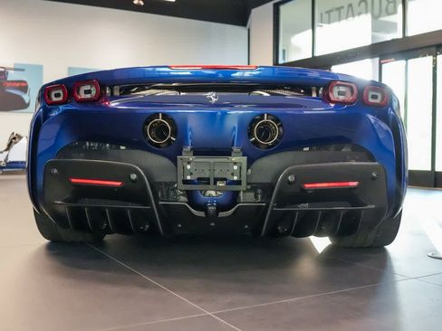 Used 2022 Ferrari SF90 Spider image 6