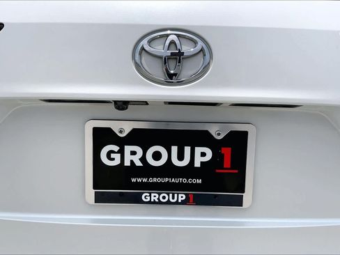 Used 2022 Toyota Highlander XLE FWD image 10