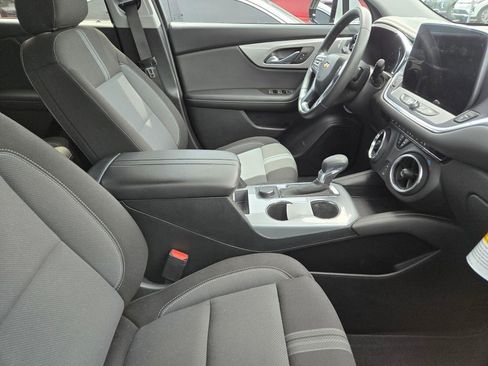 Used 2023 Chevrolet Blazer LT image 3