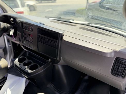 Used 2005 Chevrolet Express 2500 RWD image 12
